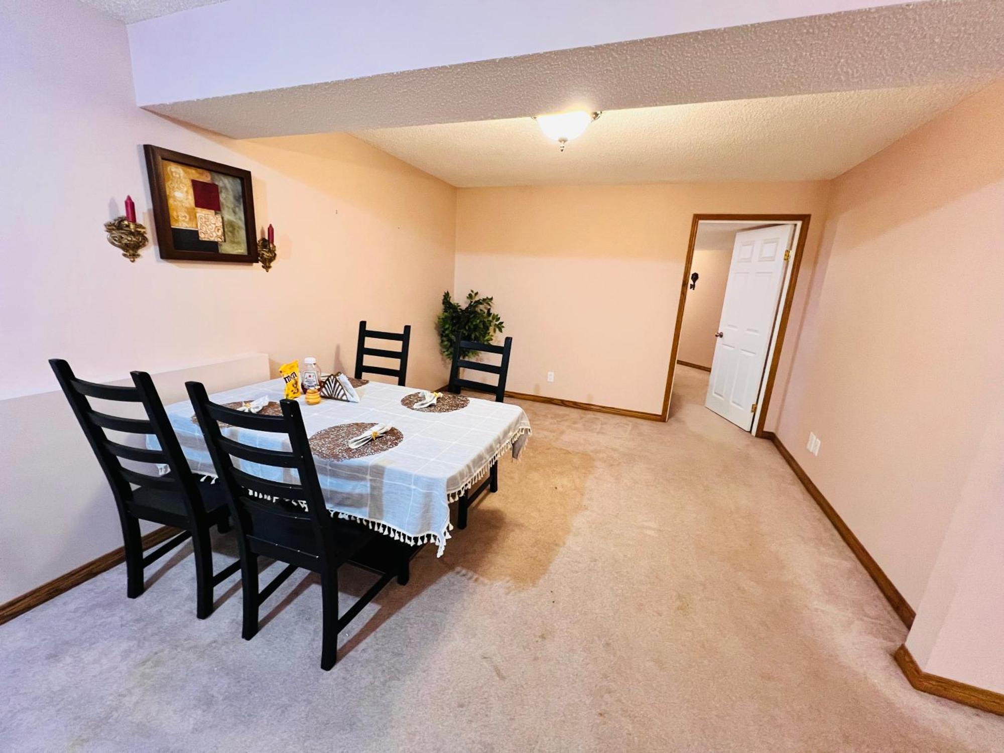 A Classic Homely Basement Suite! Chestermere Exterior foto