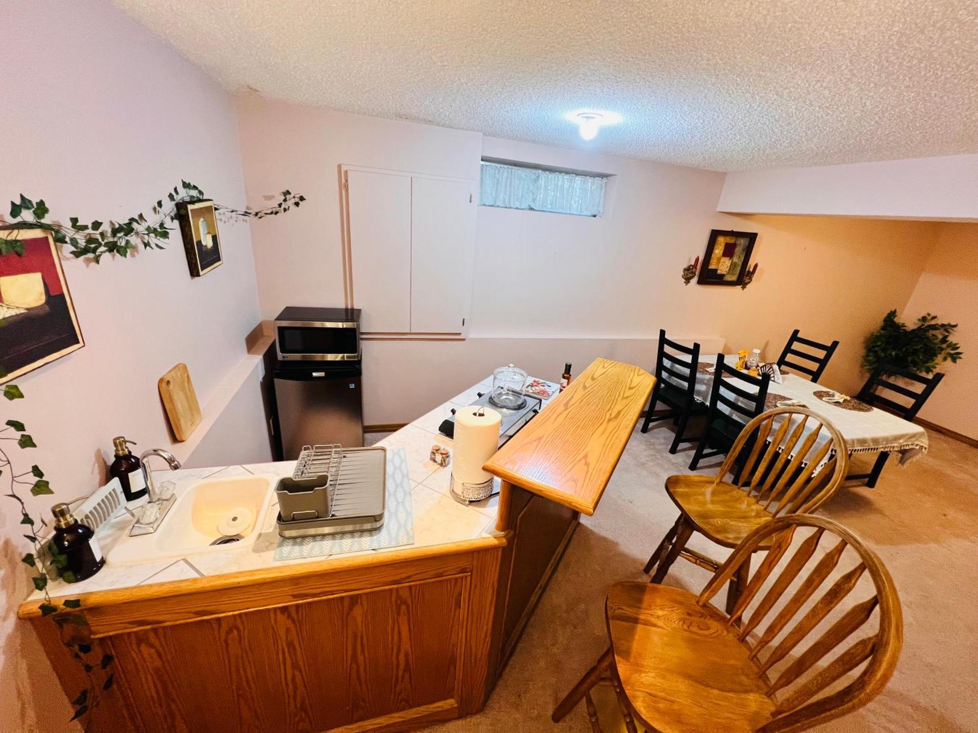 A Classic Homely Basement Suite! Chestermere Exterior foto