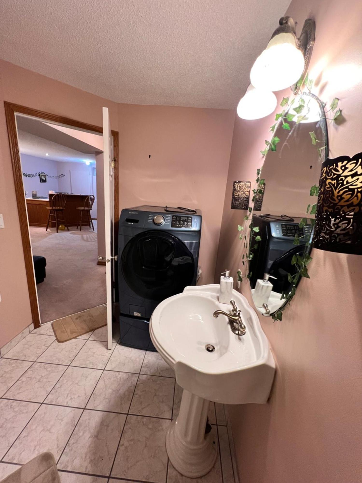 A Classic Homely Basement Suite! Chestermere Exterior foto
